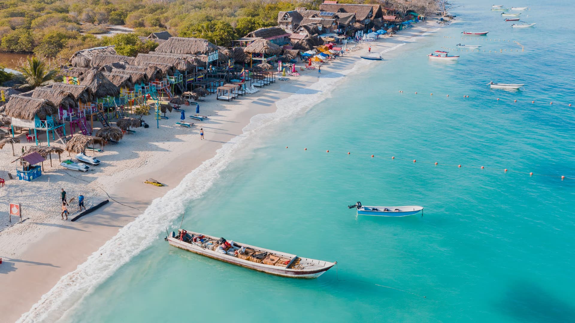 Básico – 3 Noches 4 Días | City Tour Chiva Rumbera y Excursión a Barú Terrestre