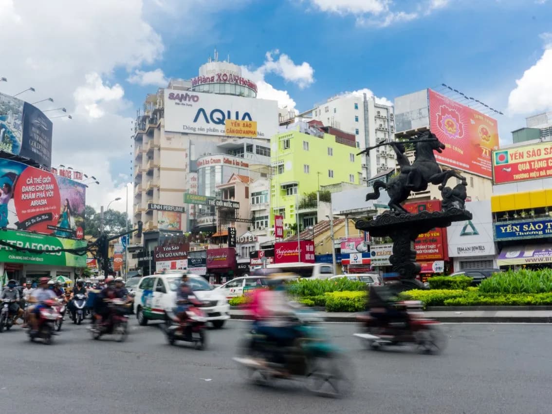 DIA 9: HO CHI MINH LIBRE (D/-/-)