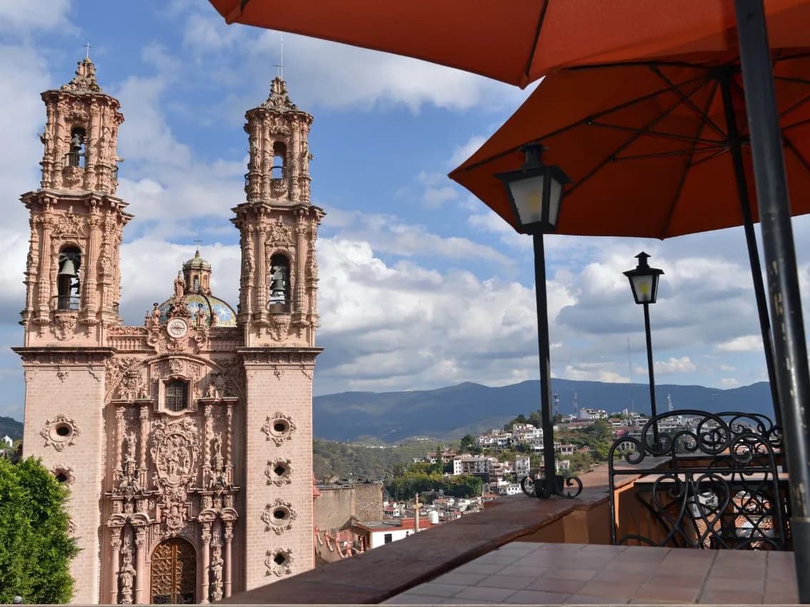 Acapulco. YATE + CLAVADISTAS