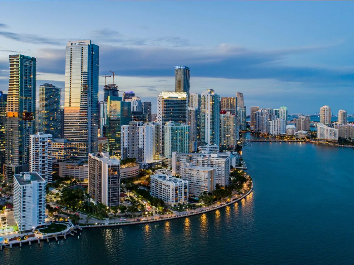 VISITA A LA CIUDAD + TOUR DE BARCO POR LA BAHÍA DE MIAMI