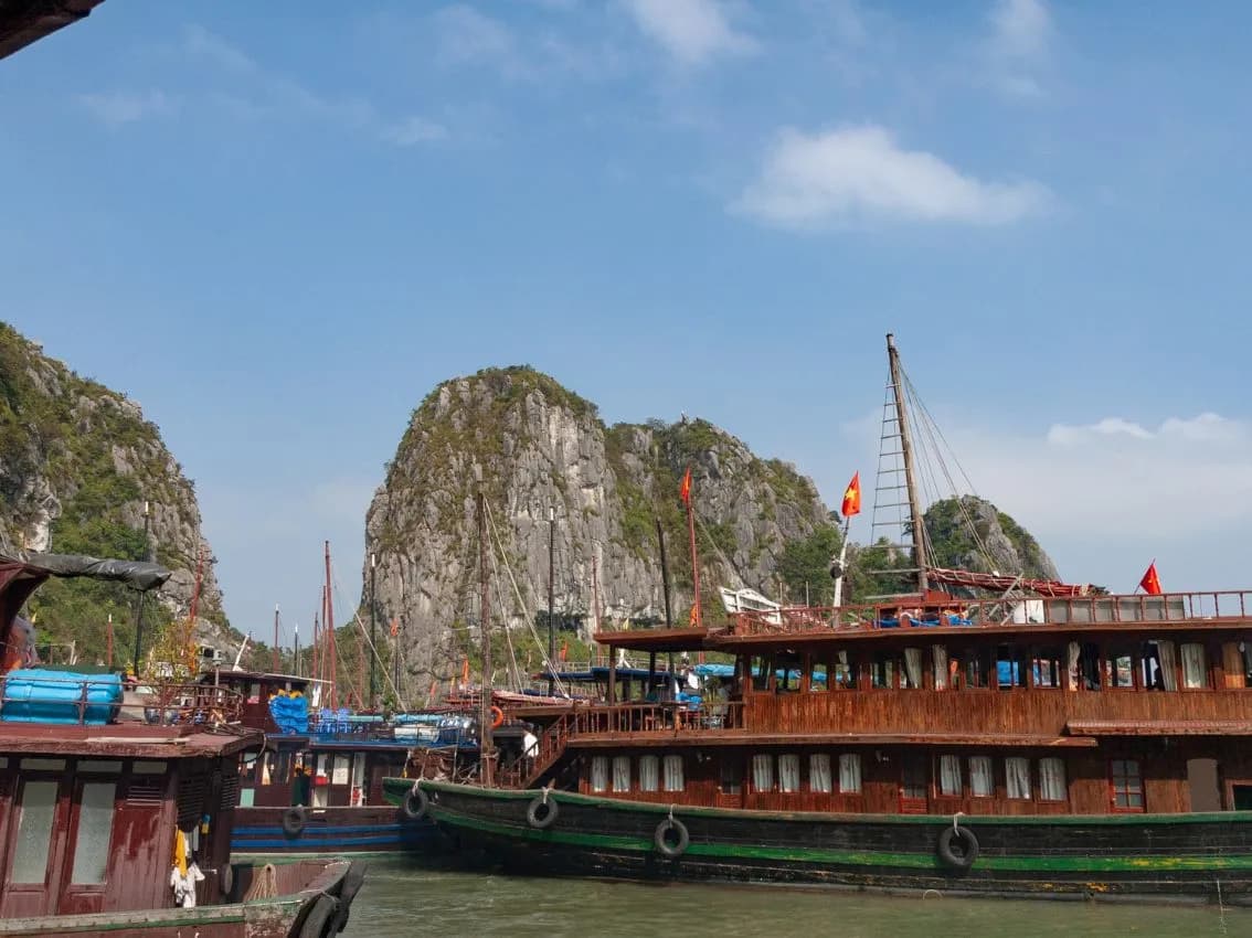 DIA 3: HANOI – BAHIA DE HALONG/LAN HA (D/A/C)