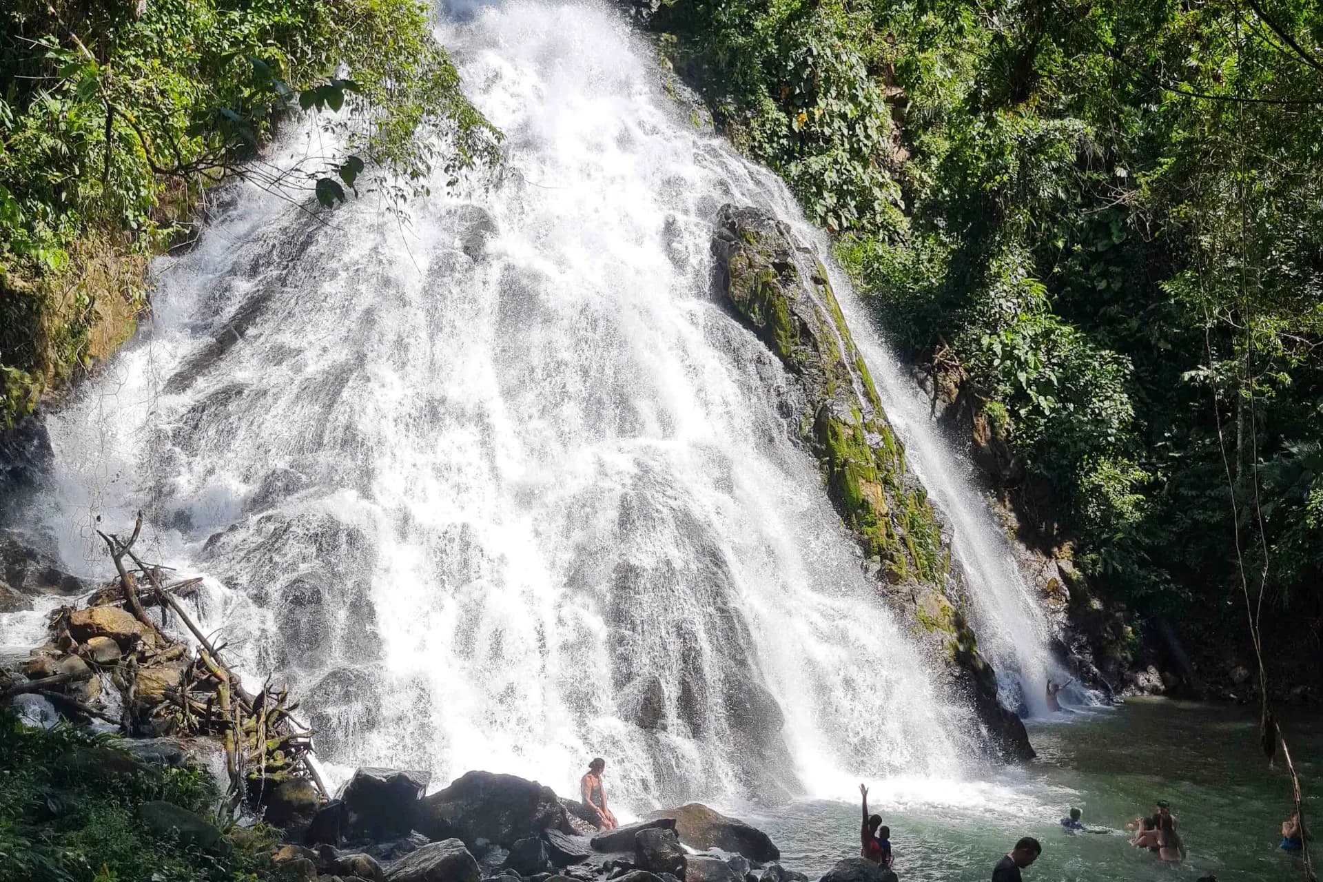 DÍA 3 – BAHÍA SOLANO  -  EXCURSION CASCADA DEL AEROPUERTO Y CITY A CIUADAD MUTIS
