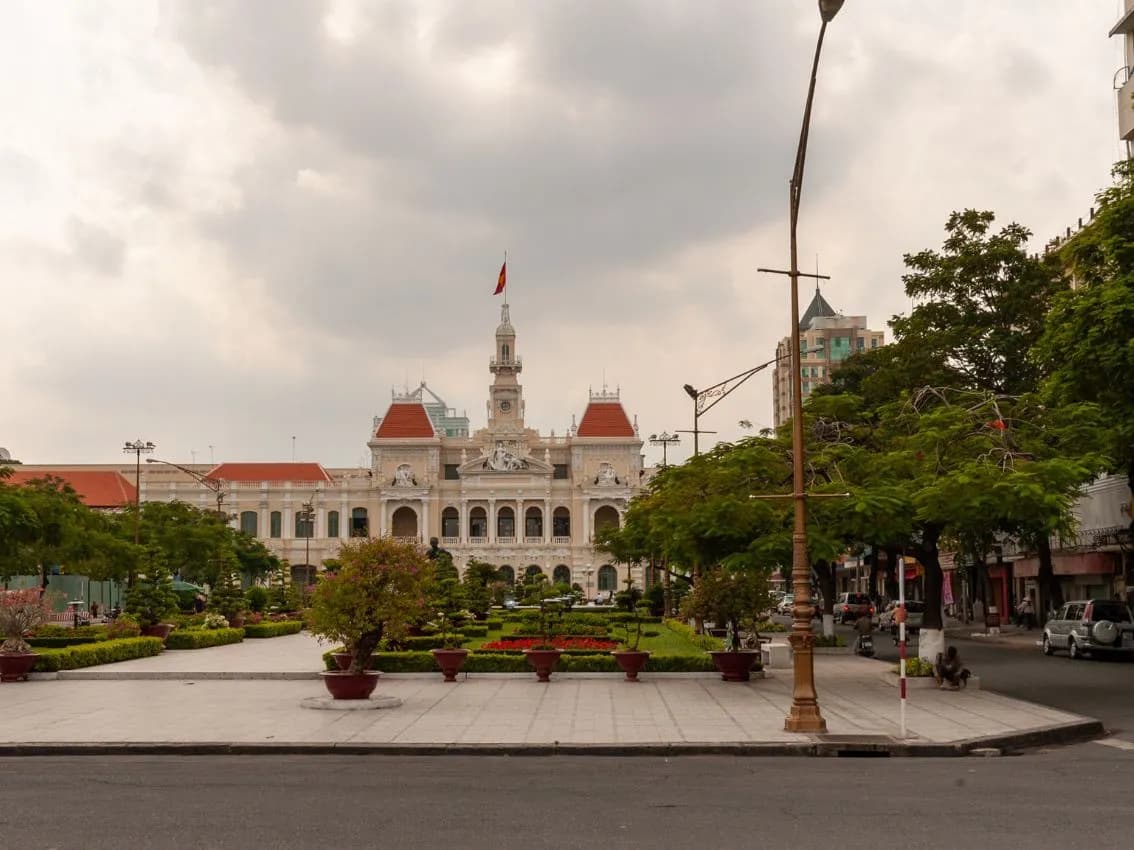 DIA 10: SALIDA DE SAIGON (D/-/-)