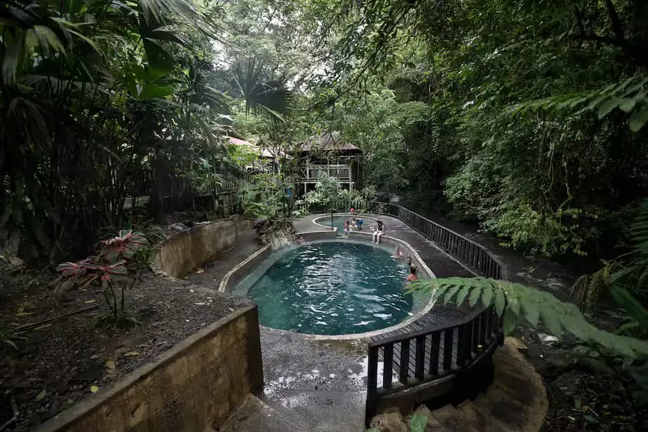 DÍA 2 – NUQUI – CAMINATA A LOS BAÑOS TERMALES