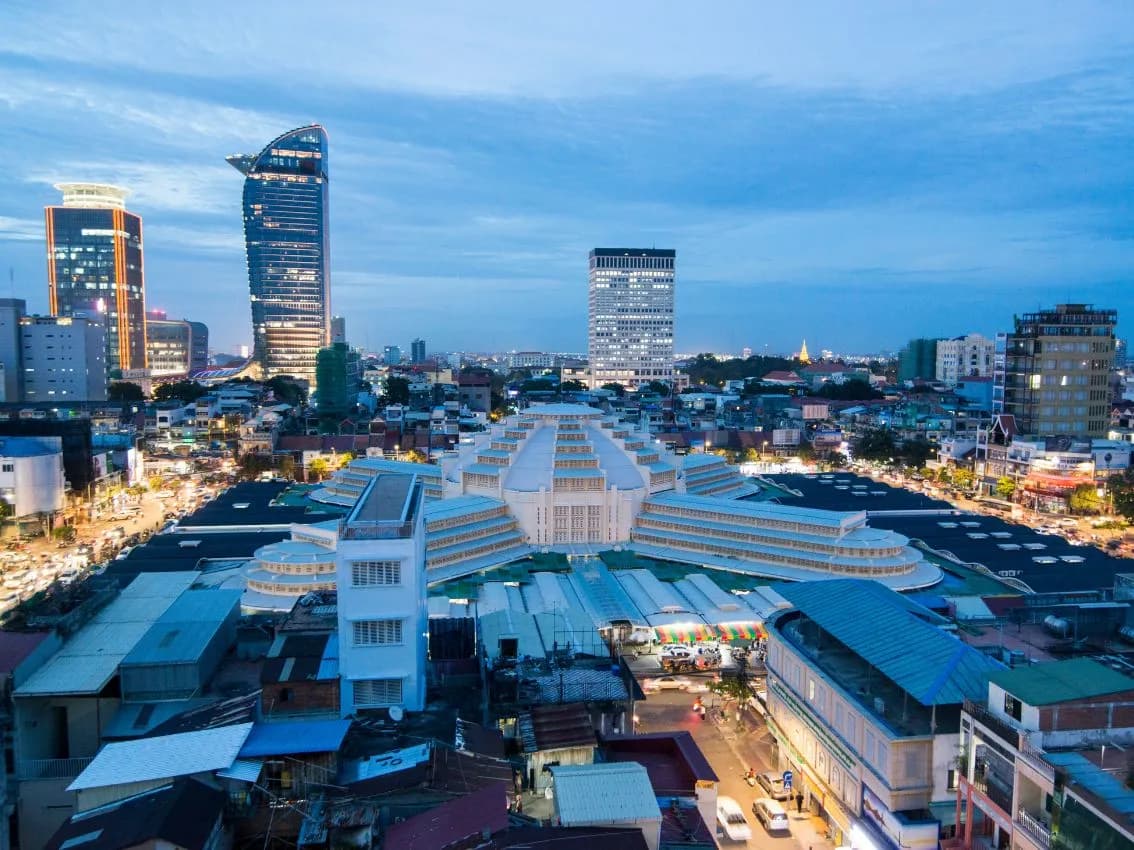 Día 7 (Sá.) Halong – Hanoi - Siem Reap (Brunch/c)